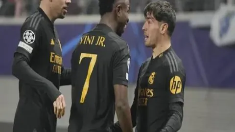 激战半场，法国以3-1领先阿塞拜疆！马特塔、阿克利乌什进球闪耀，古斯托双献神助攻！